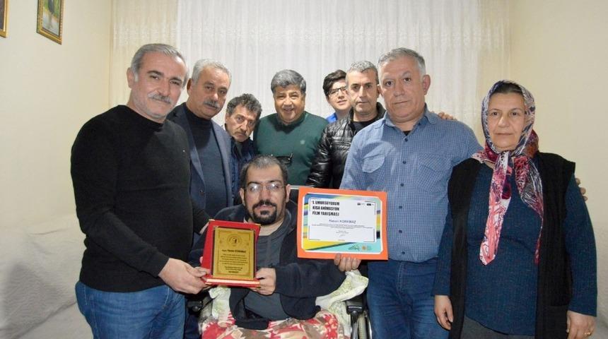 Kas hastası şahıs "&Ouml;zg&uuml;r Olmak"  kısa filmiyle dereceye girdi