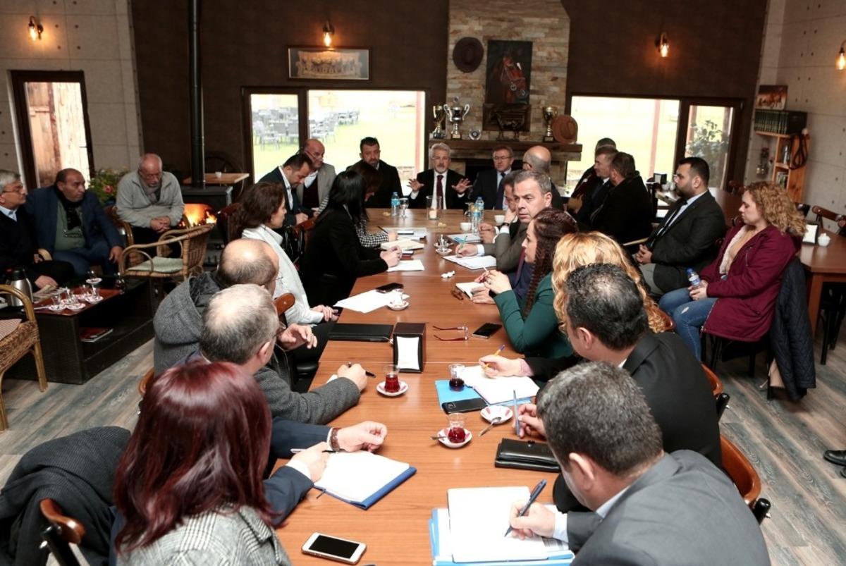 Nil&uuml;fer&rsquo;de &ouml;ncelik &ccedil;ocuklar, gen&ccedil;ler ve kadınlar