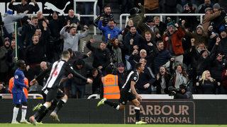 Maçta büyük talihsizlik! Korner direği cinsel organına geldi