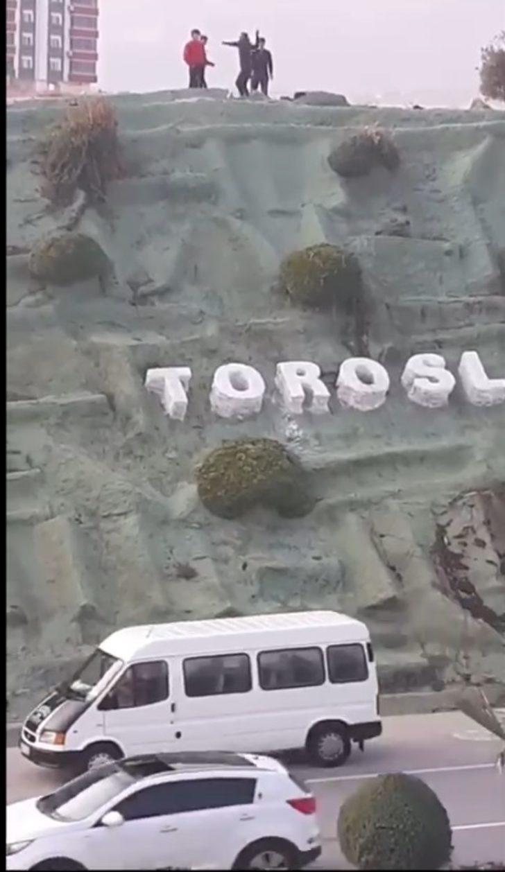 Mersin'de araçlara taş atan gençler böyle yakalandı G3