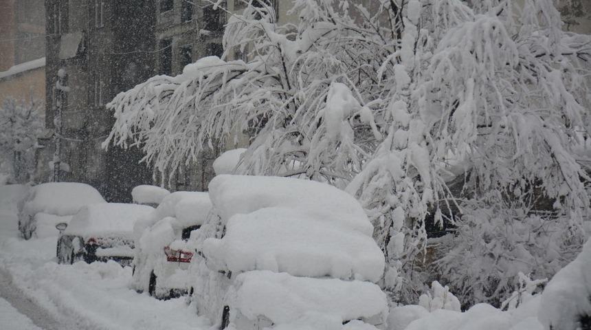 Hakkari&rsquo;de 21 yerleşim yeri ulaşıma kapandı