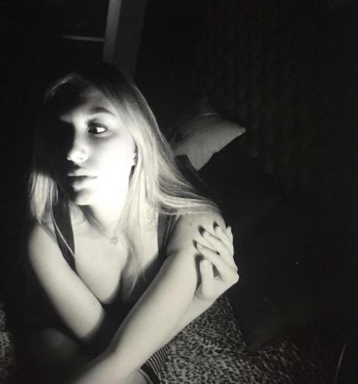 Yasmin Erbil'den yılan şov!