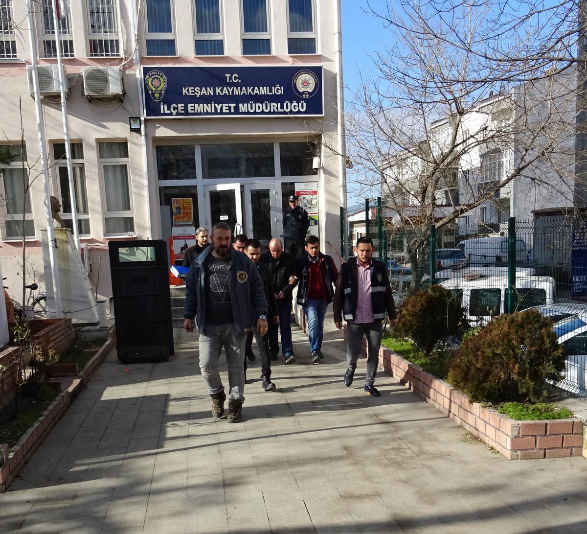 &Ouml;z kızını boğarak &ouml;ld&uuml;rd&uuml;kten sonra par&ccedil;alara ayırdığını itiraf etmişti! Babadan mahkemede şaşkına &ccedil;eviren ifade