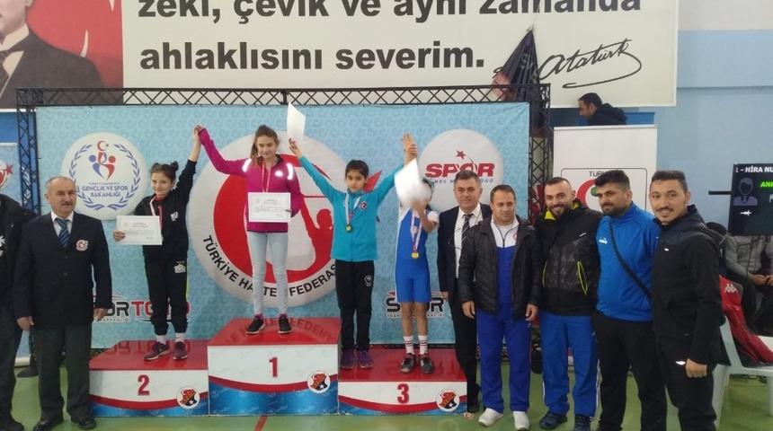 Suna T&uuml;rk&uuml;sever Yıldızlar Halter&rsquo;de T&uuml;rkiye Şampiyonu