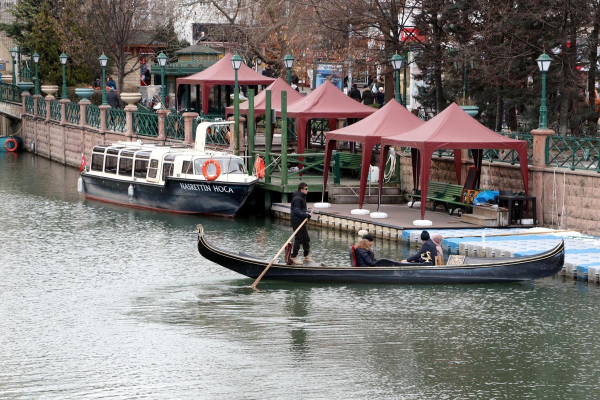 Eskişehir'de gondol gezisini soğuk hava bile engelleyemedi