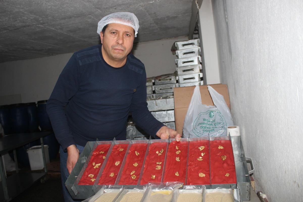 Kış mevsiminin vazge&ccedil;ilmezi tahin helvası! Kalorifer gibi ısıtıyor