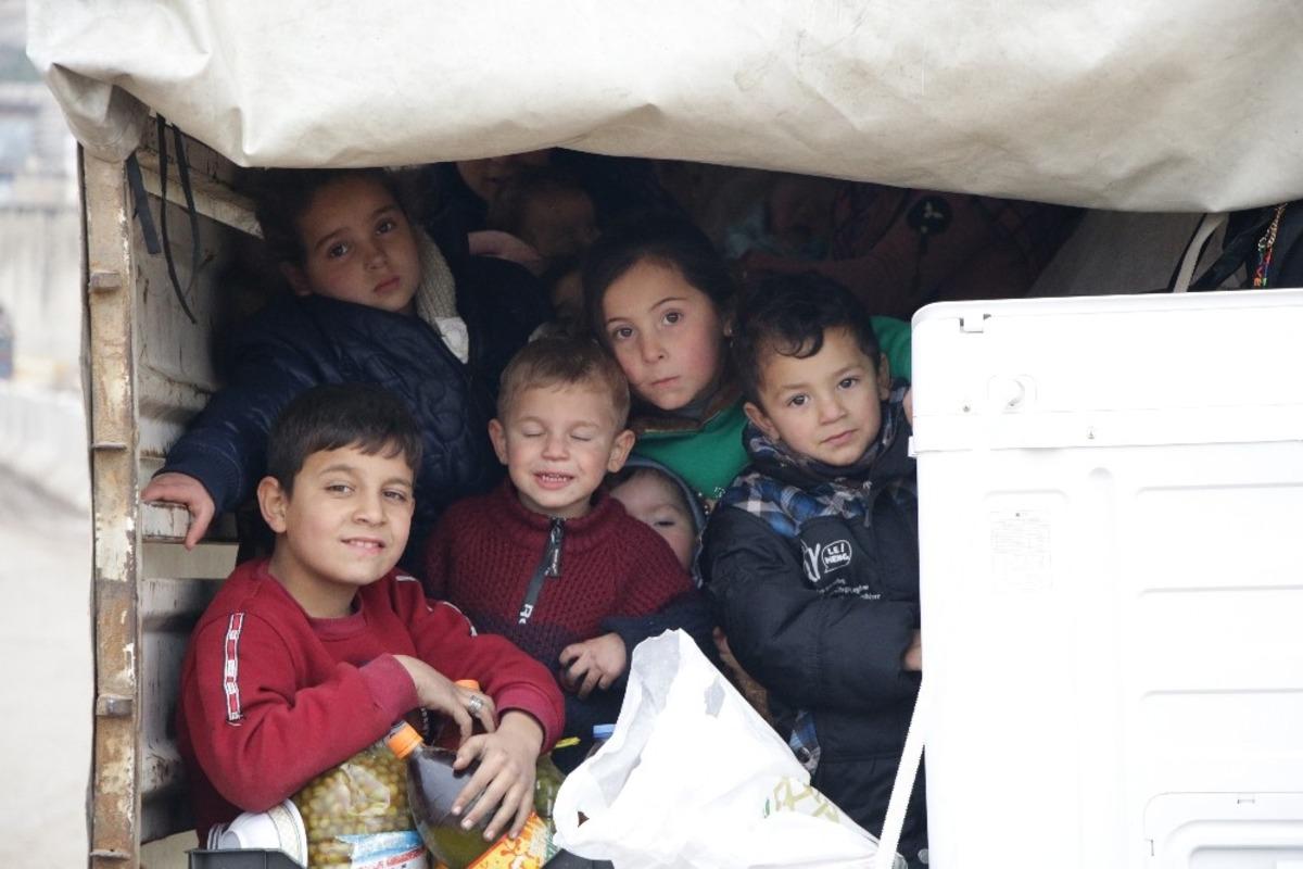 İdlib'de g&ouml;&ccedil; edenlerin sayısı 40 bini ge&ccedil;ti