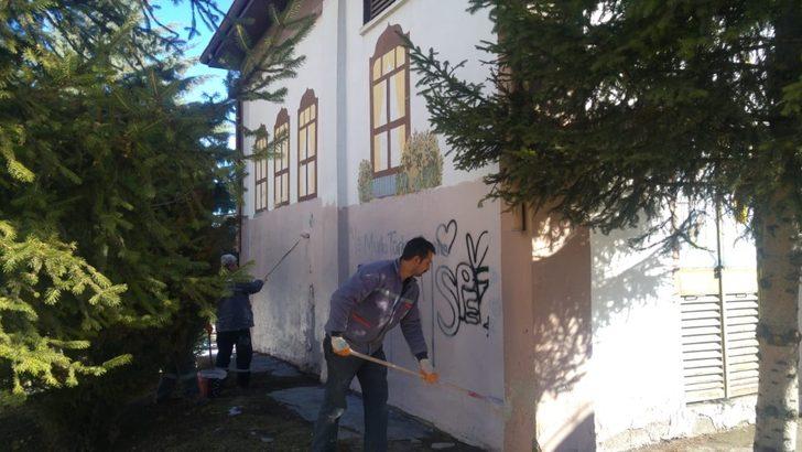 Pursaklar Belediyesi duvar yazılarını temizliyor G1