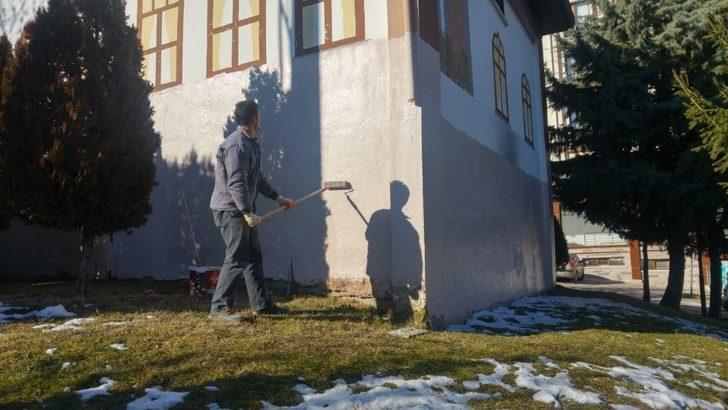 Pursaklar Belediyesi duvar yazılarını temizliyor G3