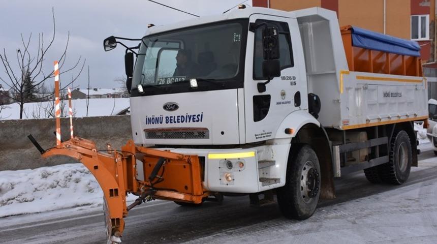 İnönü’de tuzlama çalışmaları devam ediyor