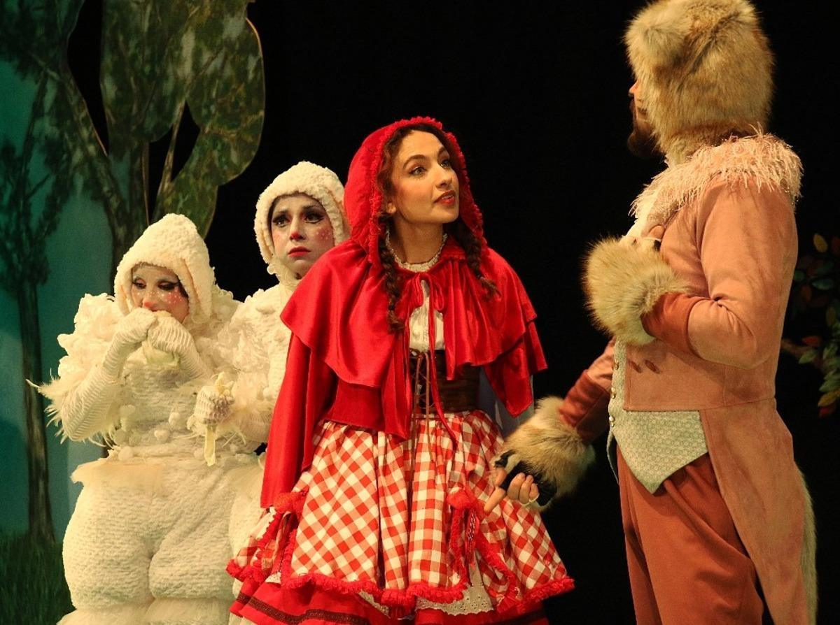 S&ouml;mestr tatili tiyatroyla başladı