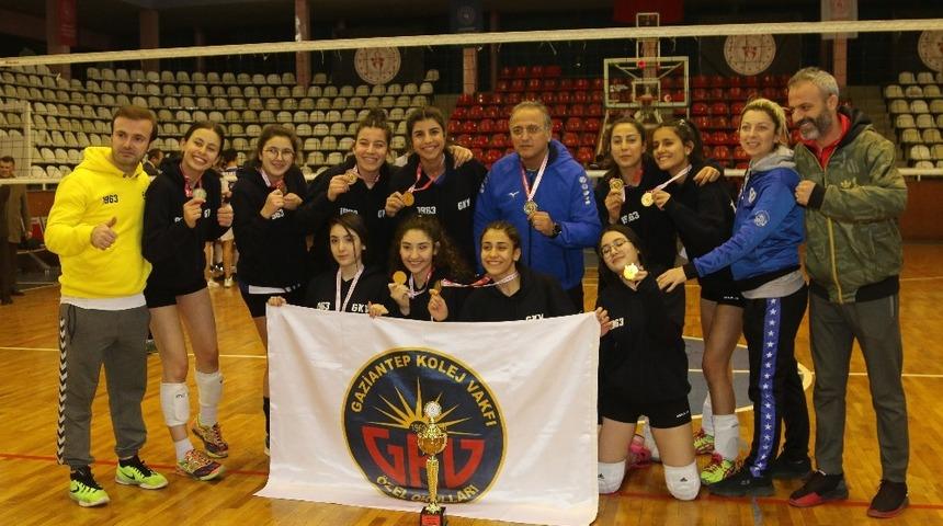Gaziantep Kolej Vakfı Voleybol &rsquo;da namağlup şampiyon