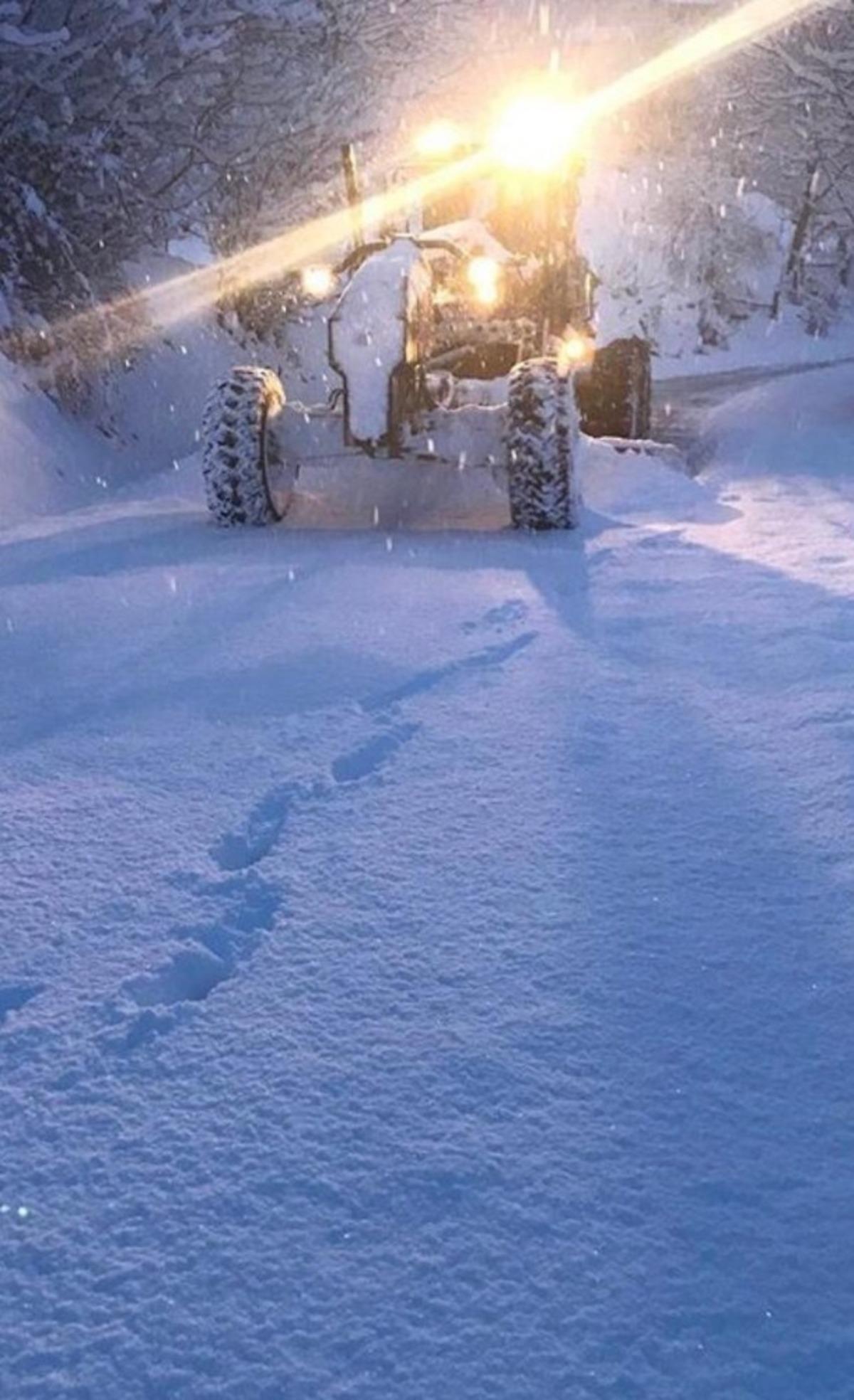Ekipler &ccedil;alıştı, kapalı yollar a&ccedil;ıldı