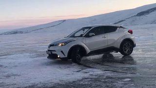 Ardahan buz kesti! Çıldır Gölü'nde drift yapan sürücü kamerada