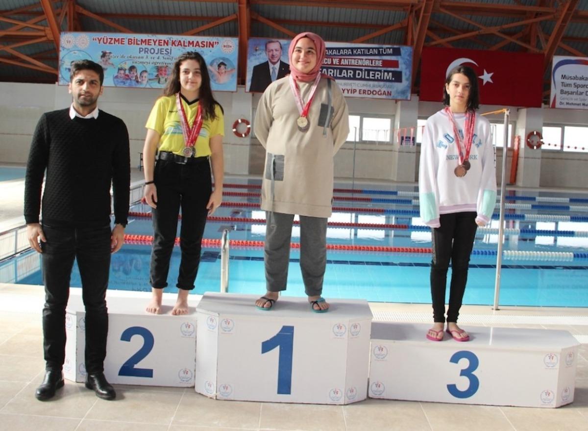 Y&uuml;z&uuml;c&uuml;ler kıyasıya yarıştı