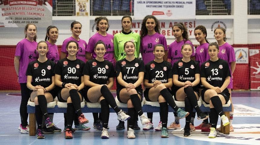 Muratpaşa kadın hentbol gen&ccedil; takımı ilk ma&ccedil;ında galip