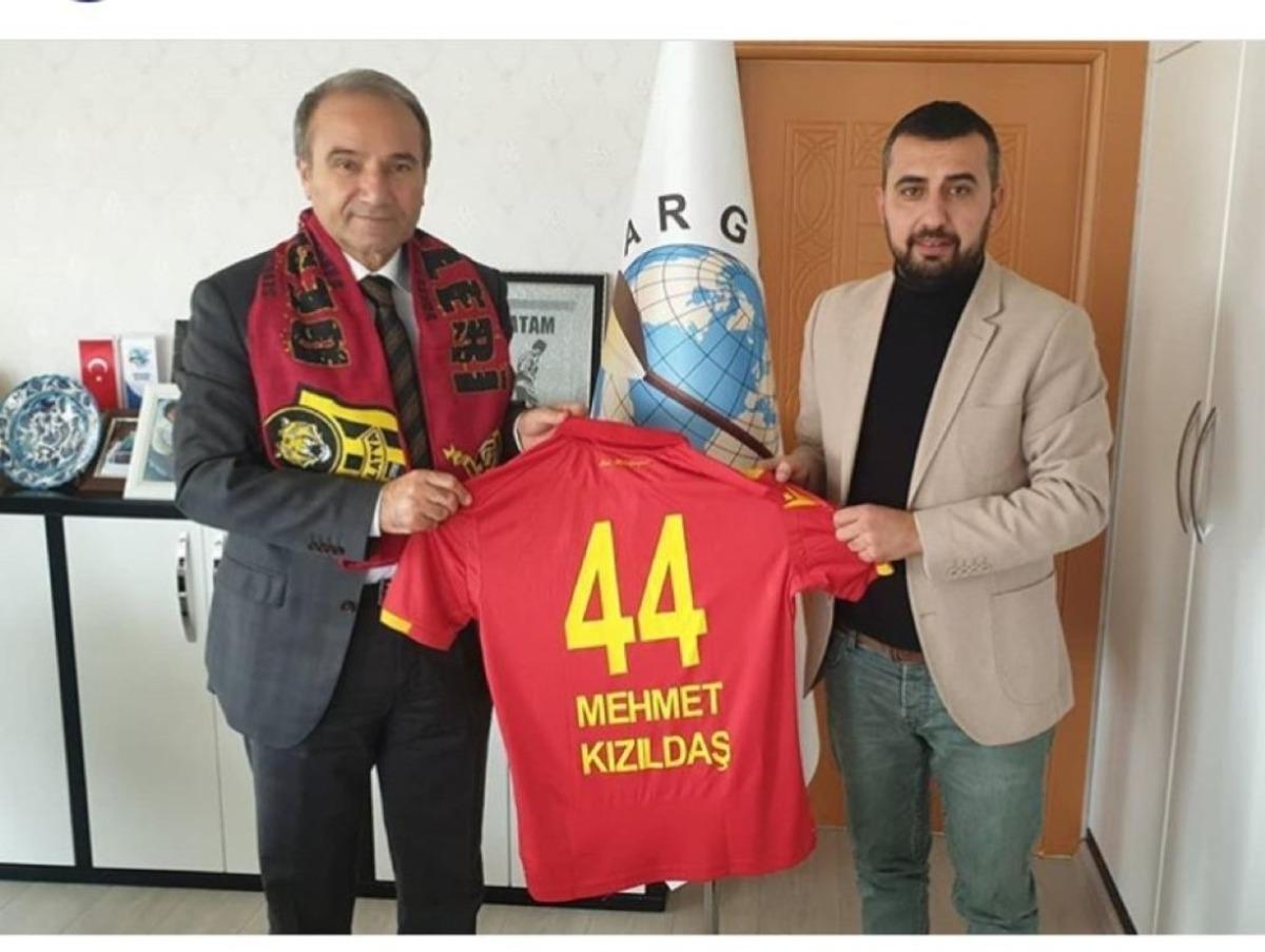 Malatyaspor Taraftarlar Derneği&rsquo;nden &lsquo;Karneni getir atkını al&rsquo; projesi
