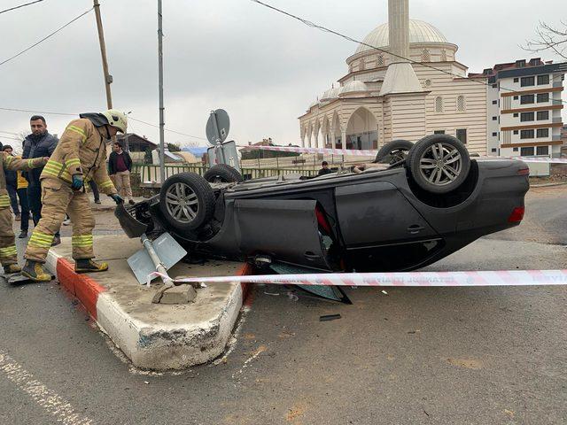 Sultanbeyli'de otomobil takla attı