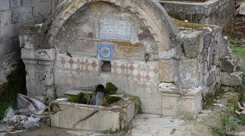 Hisarcık&rsquo;ta 170 yıllık tarihi Osmanlı &ccedil;eşmesi restore edilmeyi bekliyor