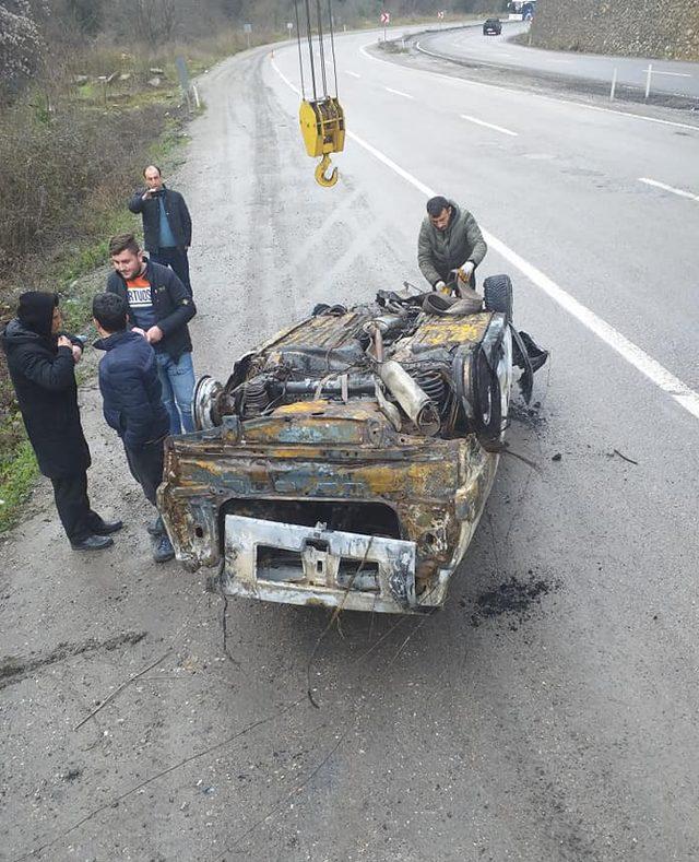 Dereye uçan araçtan kurtulan şoförü, emniyet kemeri kurtardı