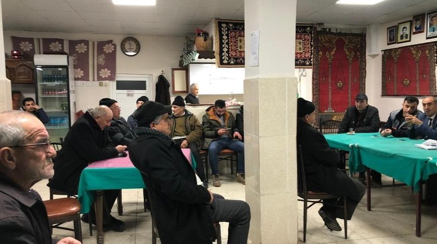 H&uuml;y&uuml;k&rsquo;teki halk toplantısında mahalle sakinlerine tapu m&uuml;jdesi