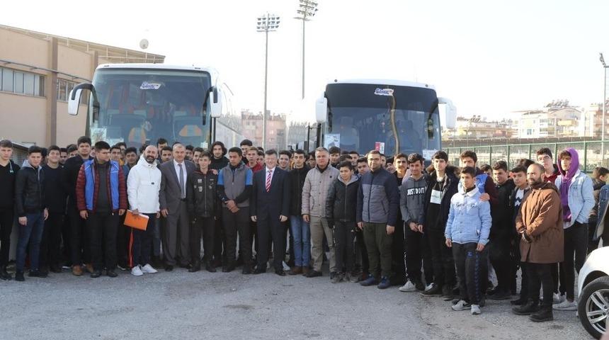 Aydınlı gen&ccedil;ler &Ccedil;anakkale Kampı&rsquo;na uğurlandı