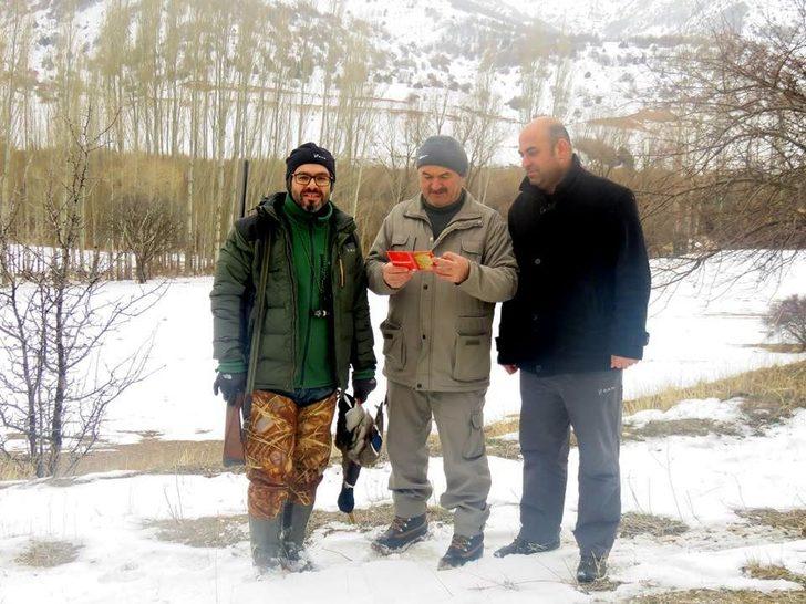 DKMP ekipleri bir taraftan doğaya yem bırakırken, bir taraftan da avcıları denetliyor G2