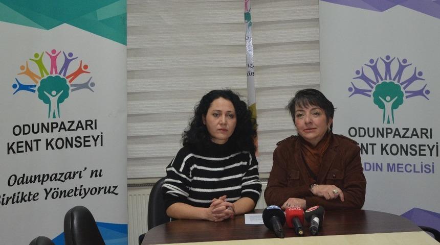 Tiyatro g&ouml;sterisi ile t&uuml;m kadınları bir araya getirmeyi ama&ccedil;lıyorlar