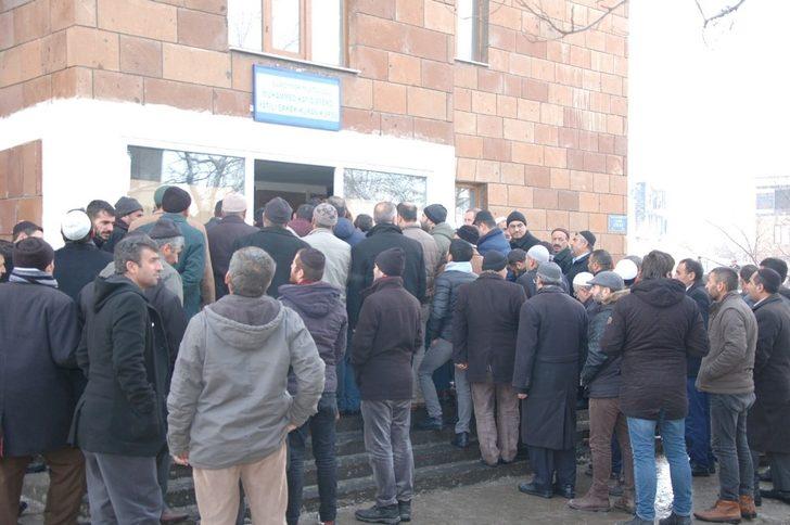 Güroymak, kaybettiği barış elçisine ağlıyor G2