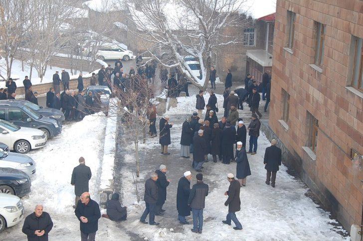 Güroymak, kaybettiği barış elçisine ağlıyor G3