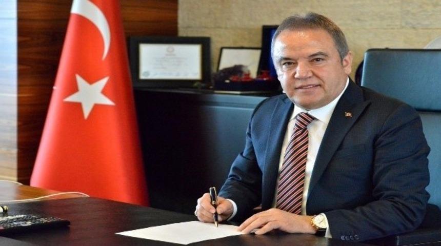 Başkan B&ouml;cek&rsquo;ten Konyaaltı sahiline ilişkin a&ccedil;ıklama