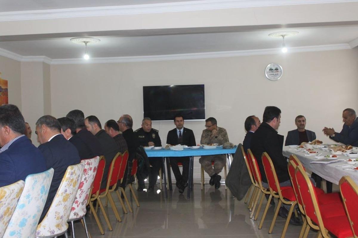 Kaymakam İlidi, kanaat &ouml;nderleriyle bir araya geldi