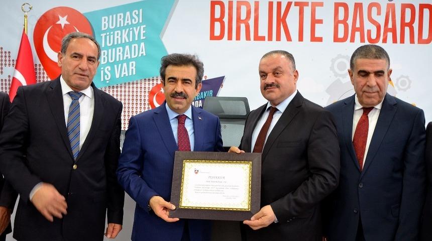 Vali G&uuml;zeloğlu&rsquo;ndan Dicle Elektrik&rsquo;e teşekk&uuml;r belgesi