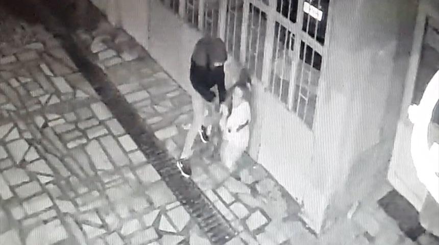 Manisa'da annesini bı&ccedil;akladığı iddia edilen kişi tutuklandı