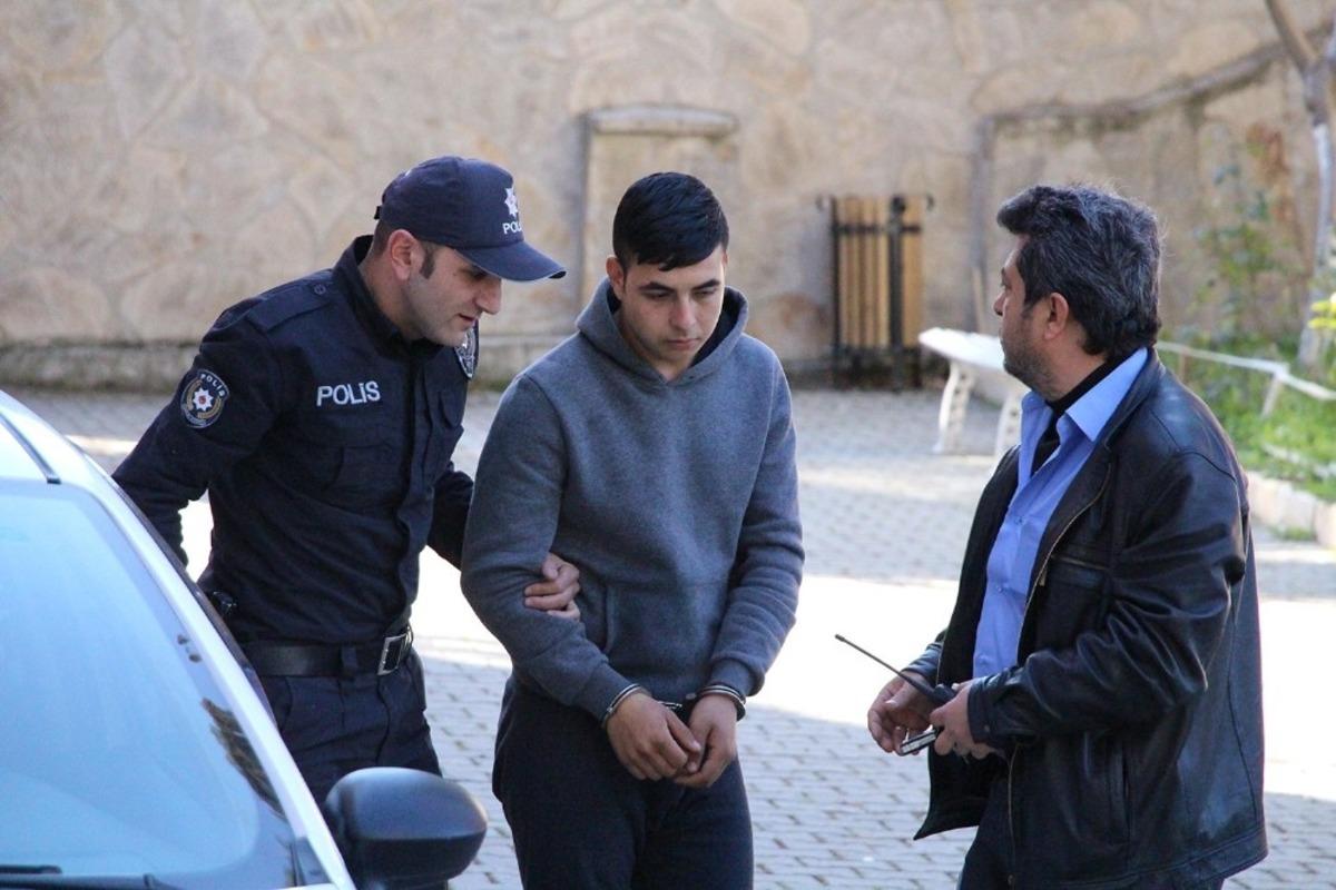 Annesini bı&ccedil;aklayan gen&ccedil; tutuklandı! İfadeleri kan dondurdu