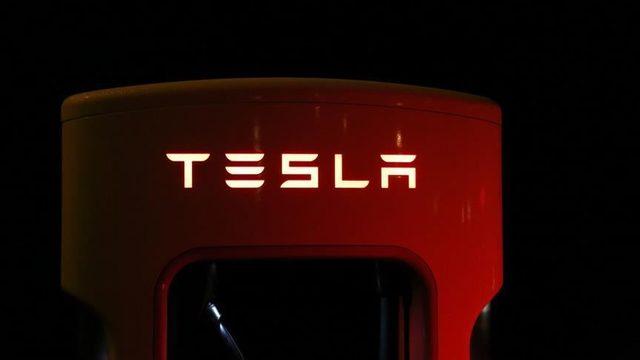 Tesla CEO'su Elon Musk'tan zam sinyali! 