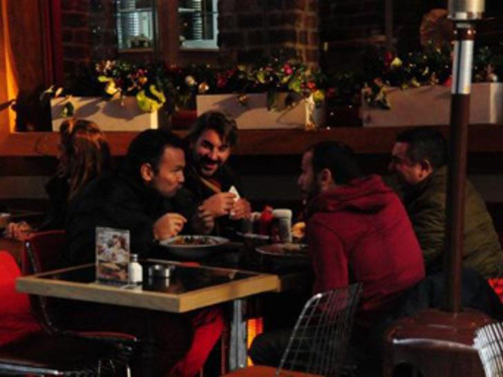 Ali Sunal çatal fırlattı G4