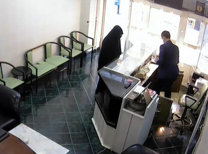 Kara çarşaflı soyguncuyu esnaf etkisiz hale getirdi! O anlar kamerada G3