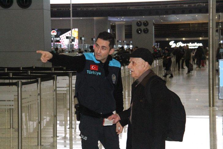 Bakan Soylu talimat vermişti! Pasaport polisleri yeni kıyafetlerini giydi G1