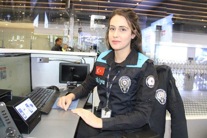 Bakan Soylu talimat vermişti! Pasaport polisleri yeni kıyafetlerini giydi G3