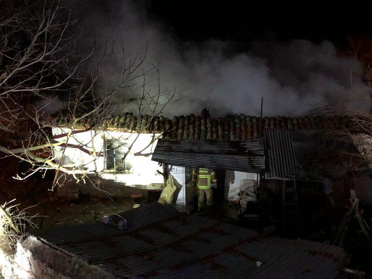 Balıkesir'de acı olay... Yalnız yaşadığı evde çıkan yangında öldü G1