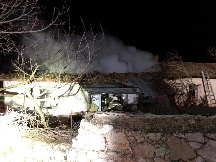 Balıkesir'de acı olay... Yalnız yaşadığı evde çıkan yangında öldü G2