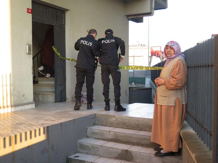 Ataşehir'de evinin önünde silahlı saldırıya uğradı! Babası sinir krizi geçirdi G2