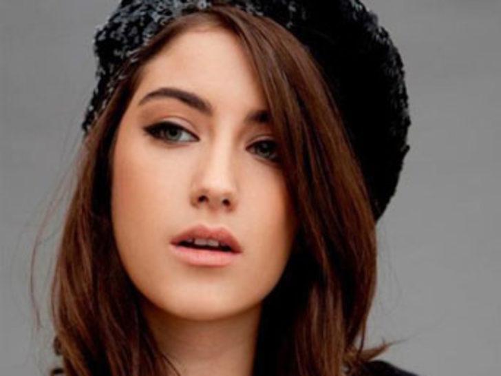 Hazal Kaya'yı kızdıran soru G5