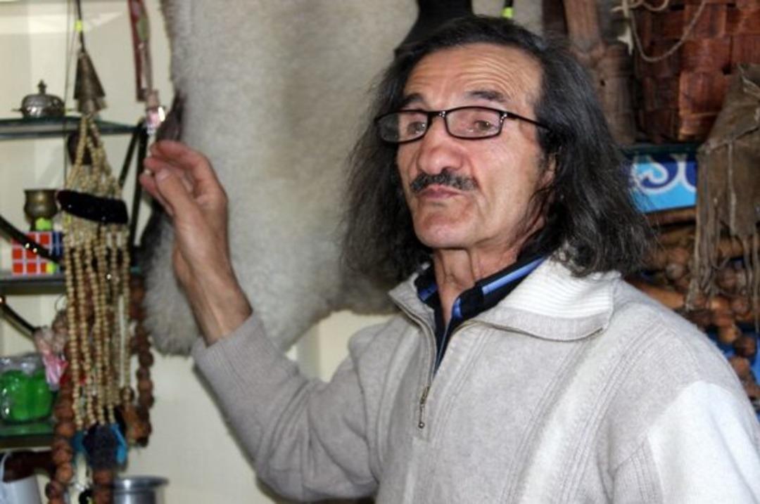 81 il 800 il&ccedil;e gezdi, kendisini filozof ilan etti