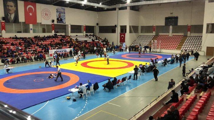 İlkadımlı güreşçiler dereceyle döndü G2