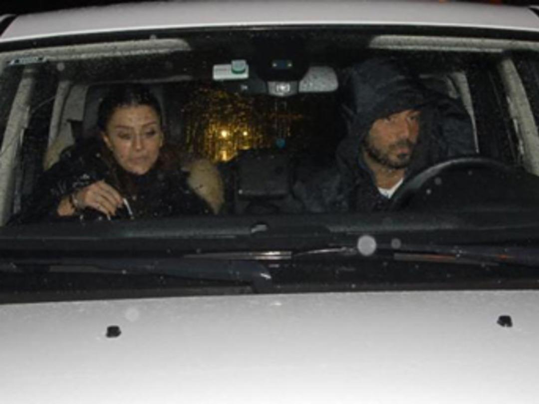 &Ouml;zge Ulusoy ayrılığa fazla dayanamadı