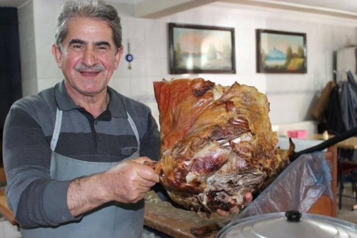 Şaphane&rsquo;nin 40 yıllık kebap&ccedil;ısı