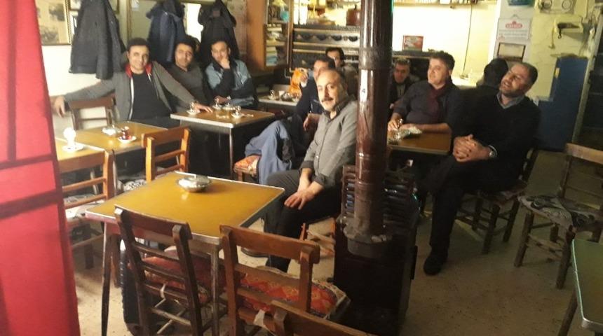 Kahvede Hacivat-Karag&ouml;z oyunu