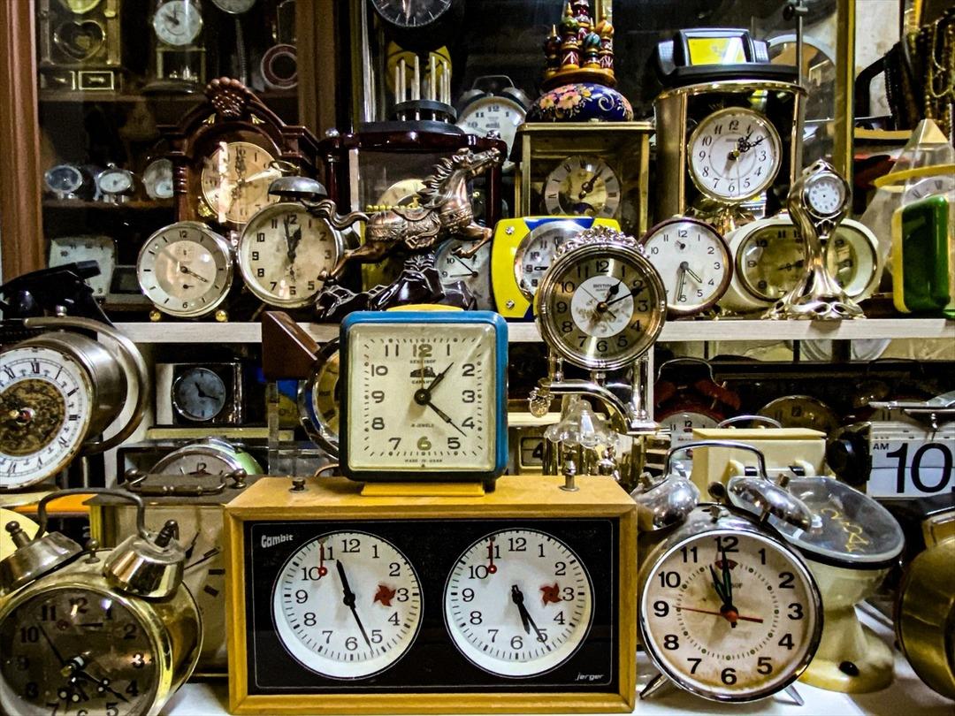 15 yıldır satın alamadığı duvar saatini arıyor